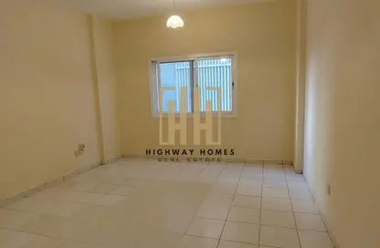 شقة - 2 غرف نوم - 2 حمامات للايجار في شارع 64 ​ - النهدة - الشارقة