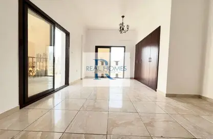 شقة - 2 غرف نوم - 2 حمامات للايجار في بناية لولينا - الضاحية 12 - قرية جميرا الدائرية - دبي