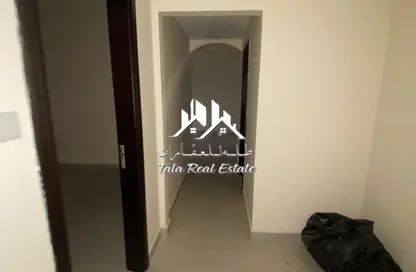 شقة - 2 غرف نوم - 2 حمامات للايجار في مجمع مويلح - تجارية مويلح - الشارقة