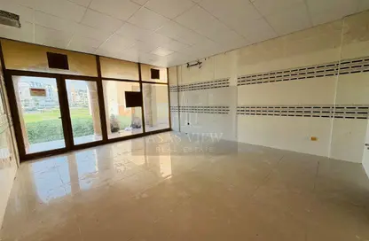 Retail - Studio - 1 Bathroom for rent in Building T01 - Spain Cluster - International City - Dubai