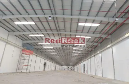 Warehouse - Studio - 3 Bathrooms for rent in Al Sajaa - Sharjah
