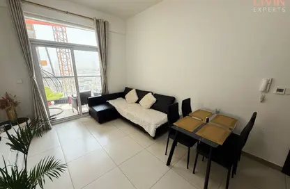 شقة - غرفة نوم - 2 حمامات للايجار في بوابة بن غاطي - الجداف - دبي