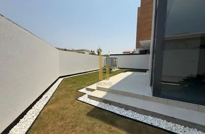 Villa - 5 Bedrooms - 5 Bathrooms for rent in Jumeirah 1 Villas - Jumeirah 1 - Jumeirah - Dubai