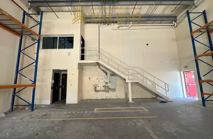 Warehouse - Studio - 1 Bathroom for rent in Umm Ramool - Dubai Warehouse - Studio - 1 Bathroom for rent in Umm Ramool - Dubai