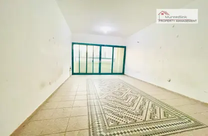 صورة لـ غرفة فارغة شقة - 2 غرف نوم - 2 حمامات للايجار في شارع إلكترا - أبوظبي ، صورة رقم 1