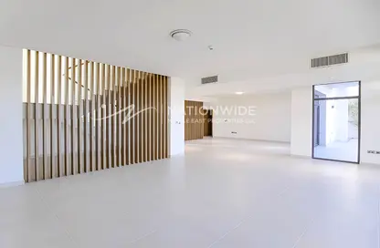 Empty Room image for: Villa - 4 Bedrooms - 5 Bathrooms for sale in West Yas - Yas Island - Abu Dhabi, Image 1