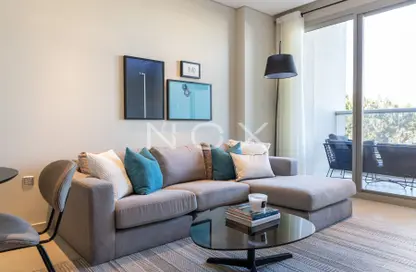 Living Room image for: Apartment - 2 Bedrooms - 2 Bathrooms for rent in Jumeirah 3 - Jumeirah - Dubai, Image 1