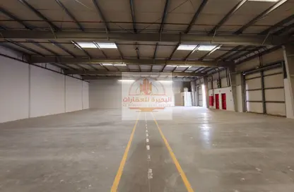 مستودع - استوديو - 2 حمامات للايجار في مدينة الإمارات الصناعية - الشارقة