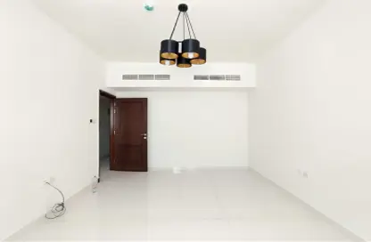 شقة - غرفة نوم - 1 حمام للايجار في مجمع مويلح - تجارية مويلح - الشارقة