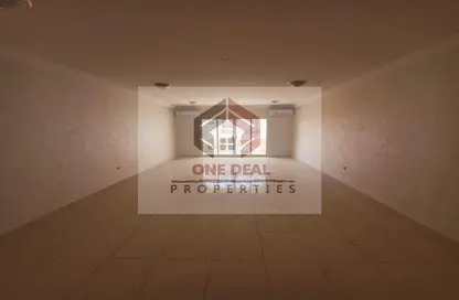 Empty Room image for: Apartment - 3 Bedrooms - 3 Bathrooms for rent in Al Khabisi - Al Ain, Image 1