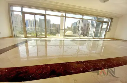 Empty Room image for: Apartment - 3 Bedrooms - 4 Bathrooms for rent in Al Noor Tower - Khalifa Street - Abu Dhabi, Image 1