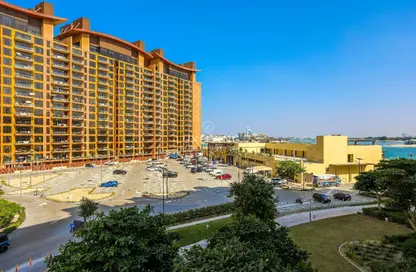 Apartment - 3 Bedrooms - 4 Bathrooms for rent in Al Das - Shoreline Apartments - Palm Jumeirah - Dubai