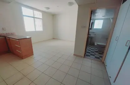 شقة - 1 حمام للايجار في المجرة - الشرق - الشارقة شقة - 1 حمام للايجار في المجرة - الشرق - الشارقة