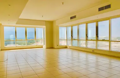 Apartment - 3 Bedrooms - 4 Bathrooms for rent in Mina Tower - Mina Road - Tourist Club Area - Abu Dhabi
