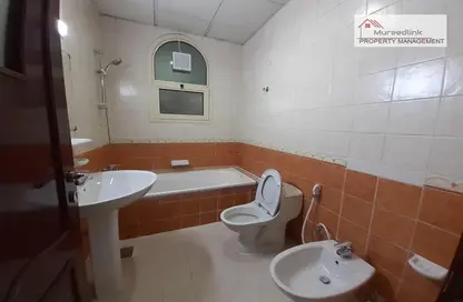 صورة لـ حمام شقة - 3 غرف نوم - 3 حمامات للايجار في المشرف - أبوظبي ، صورة رقم 1