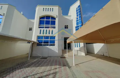 Villa - 4 Bedrooms - 6 Bathrooms for rent in Shakhbout City - Abu Dhabi
