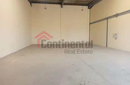 Warehouse - Studio - 1 Bathroom for rent in Al Sajaa - Sharjah