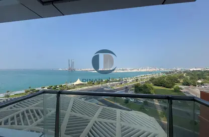 شقة - 2 غرف نوم - 4 حمامات للايجار في برج الريف - شارع الكورنيش - أبوظبي