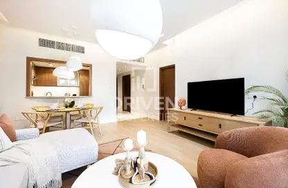Living / Dining Room image for: Apartment - 1 Bedroom - 2 Bathrooms for rent in Standpoint Tower 2 - Standpoint Towers - Downtown Dubai - Dubai, Image 1