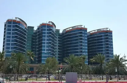 Apartment - 4 Bedrooms - 5 Bathrooms for rent in Al Sahel Tower 1 - Al Sahel Towers - Corniche Road - Abu Dhabi