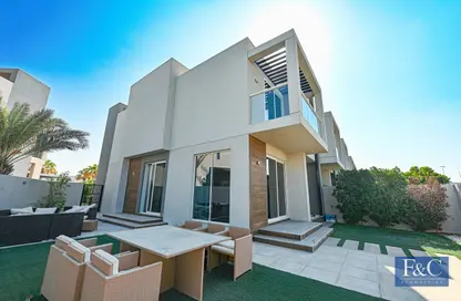 Villa - 4 Bedrooms - 6 Bathrooms for rent in District 7 - Jumeirah Park - Dubai