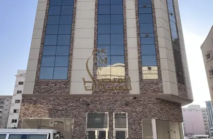 عمارة بالكامل - استوديو - 8 حمامات للبيع في النباعة - الشارقة