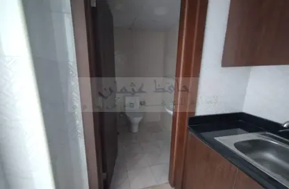 صورة لـ حمام مكتب - استوديو - 1 حمام للايجار في شارع النجدة - أبوظبي ، صورة رقم 1