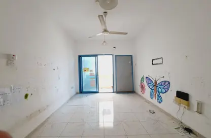 Apartment - 1 Bedroom - 2 Bathrooms for rent in Abu Shagara building - Abu shagara - Sharjah