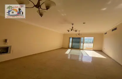 شقة - 3 غرف نوم - 3 حمامات للايجار في برج الحفيت - شارع التعاون - التعاون - الشارقة