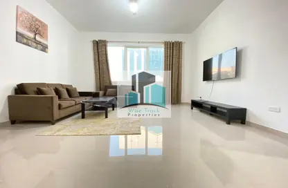 Living Room image for: Apartment - 1 Bedroom - 2 Bathrooms for rent in Farha Tower - Tourist Club Area - Abu Dhabi, Image 1