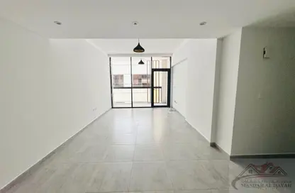 شقة - 2 غرف نوم - 3 حمامات للايجار في مجمع مويلح - تجارية مويلح - الشارقة