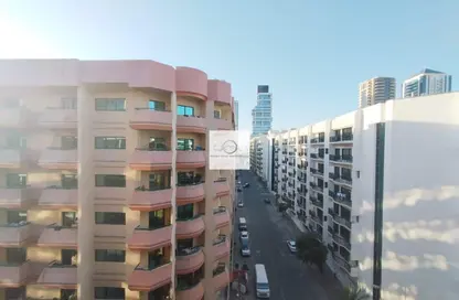 Apartment - 4 Bedrooms - 3 Bathrooms for rent in Golden Sands 9 - Mankhool - Bur Dubai - Dubai