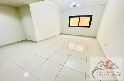 شقة - غرفة نوم - 2 حمامات للايجار في تجارية مويلح - الشارقة