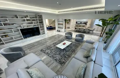 Living Room image for: Villa - 5 Bedrooms - 6 Bathrooms for sale in Pearl Jumeirah Villas - Pearl Jumeirah - Jumeirah - Dubai, Image 1