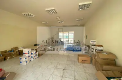 Empty Room image for: Shop - Studio - 3 Bathrooms for rent in MW-4 - Mussafah Industrial Area - Mussafah - Abu Dhabi, Image 1