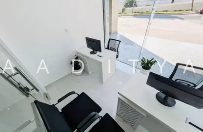 مكتب - استوديو - 1 حمام للايجار في لولو سنتر - منطقة حديقة الكرامة - الكرامة - دبي