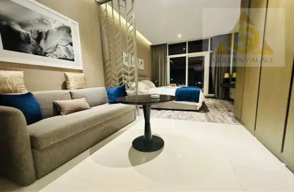 صورة لـ غرفة المعيشة شقة - 1 حمام للايجار في داماك مايسون برايف - الخليج التجاري - دبي ، صورة رقم 1