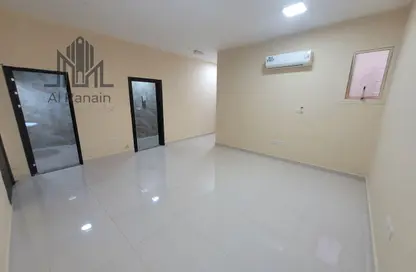 شقة - 2 غرف نوم - 2 حمامات للايجار في عقدة المواجي - المطارد - العين