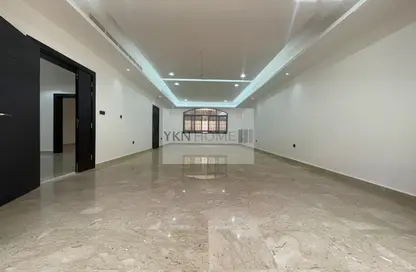 Empty Room image for: Villa for rent in Cornich Al Khalidiya - Al Khalidiya - Abu Dhabi, Image 1