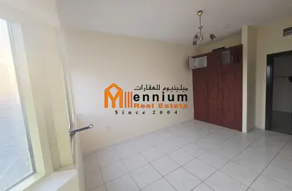 Apartment - 3 Bedrooms - 3 Bathrooms for rent in Al Ghanem Business Center - Al Majaz 3 - Al Majaz - Sharjah
