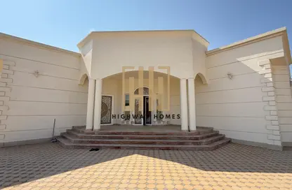 فيلا - 4 غرف نوم - 6 حمامات للايجار في القرائن - الشارقة