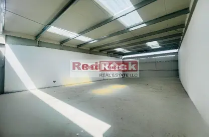 Warehouse - Studio - 1 Bathroom for rent in Umm Ramool - Dubai