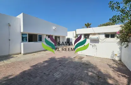 Villa - 3 Bedrooms - 3 Bathrooms for rent in Umm Suqeim 1 Villas - Umm Suqeim 1 - Umm Suqeim - Dubai
