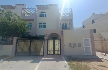فيلا - 6 غرف نوم - 7 حمامات للايجار في معسكر آل نهيان - أبوظبي