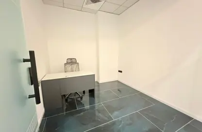 مركز أعمال - استوديو - 4 حمامات للايجار في بناية برج نهار - المطينة - ديرة - دبي