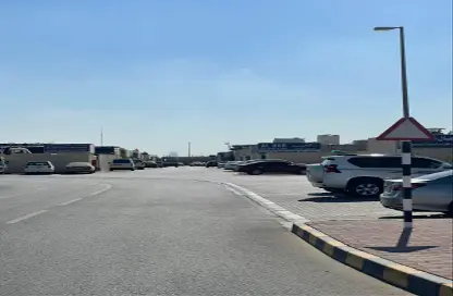 أرض - استوديو للبيع في مدينة الإمارات الصناعية - الشارقة