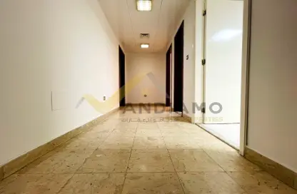 صورة لـ ردهة-ممر شقة - 3 غرف نوم - 3 حمامات للايجار في برج الإمارات - شارع حمدان - أبوظبي ، صورة رقم 1