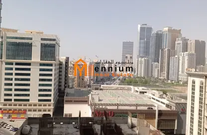 شقة - 2 غرف نوم - 3 حمامات للايجار في برج الثريا - التعاون - الشارقة