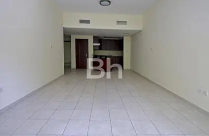 شقة - غرفة نوم - 2 حمامات للبيع في مبنى 108-137 - طراز حديث - ديسكفري غاردنز - دبي