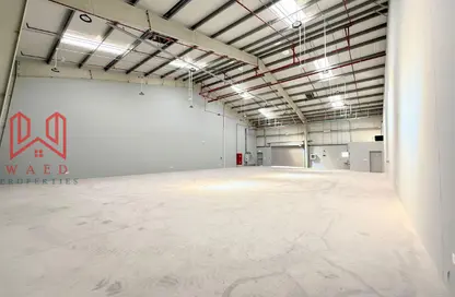 Warehouse - Studio - 1 Bathroom for rent in Al Khabisi - Deira - Dubai